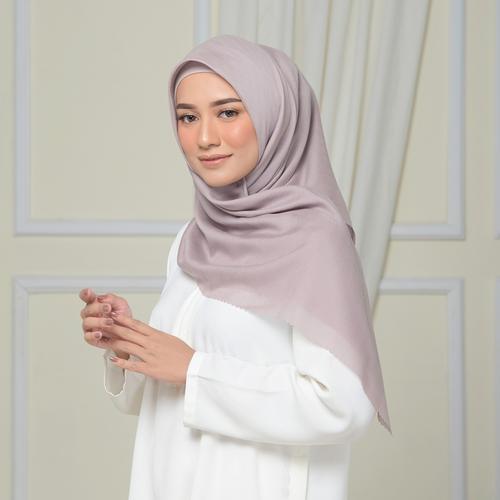 Gambar Hijab Wanita Chevron Plain Scarf Voal Diario - Gravel LC dari diario Kab. Bandung Tokopedia