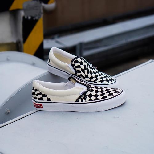 vans twisted checkerboard