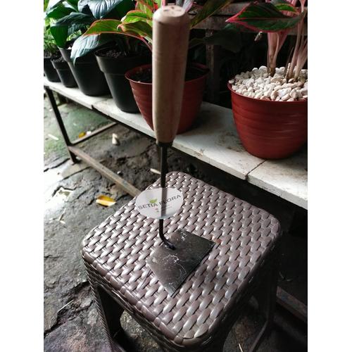 Jual Alat berkebun Alat Taman Pacul , Sekop, Garukan Garpu Mini - Pacul ...