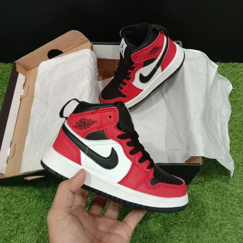 Jual SEPATU KIDS NIKE AIR JORDAN 1 MID CHICAGO BLACK TOU RED WHITE BNIB - 27  - Jakarta Selatan - Mukhtar_Shoes | Tokopedia