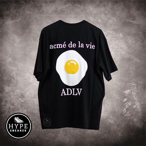 Gambar Kaos ADLV Acme De La Vie Egg Black Tshirt 100% ORIGINAL dari HYPESNEAKER.ID Kota Salatiga Tokopedia