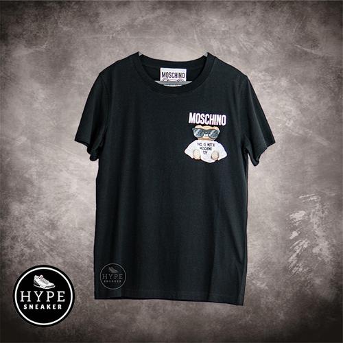 Gambar Baju MOSCHINO Bear Sunglasses Black Tshirt 100% ORIGINAL dari HYPESNEAKER.ID Kota Salatiga Tokopedia