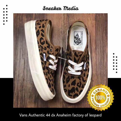 sepatu vans leopard