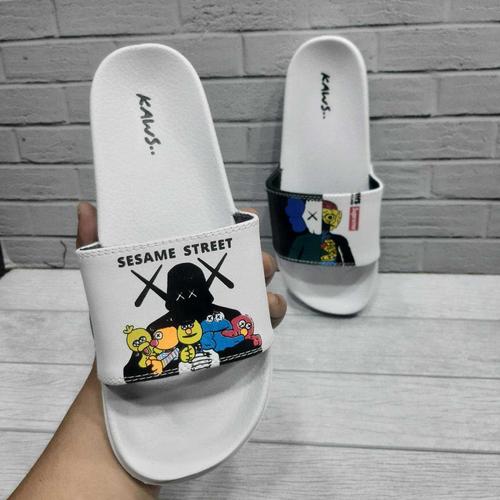 Jual sendal pria dan wanita kaws x Supreme putih Size 36