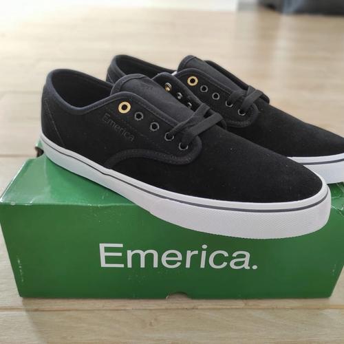 black skateboard shoes