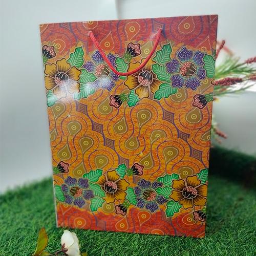 Gambar Tas Kertas Laminasi Licin Belanja Kado Hadiah Besar Motif Batik dari Rahmah Tas Kertas dan Kemasan Kab. Sleman Tokopedia