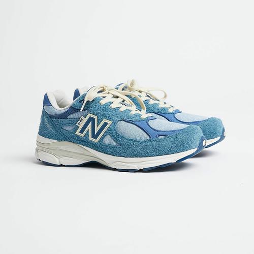 Jual Levis x New Balance 990v3 \