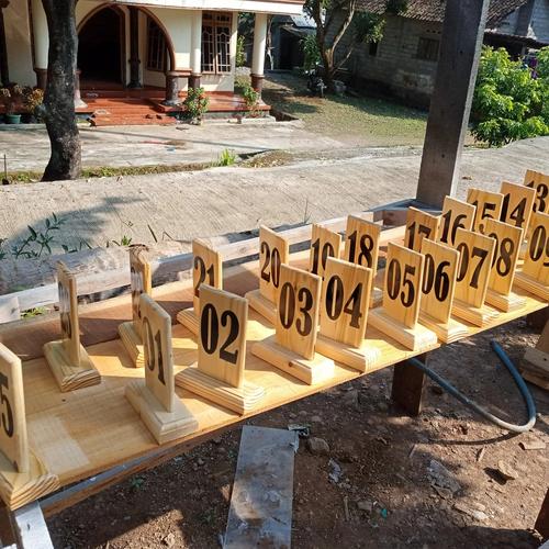 Gambar nomer meja kayu jati Belanda dari kikayuku Kab. Semarang Tokopedia