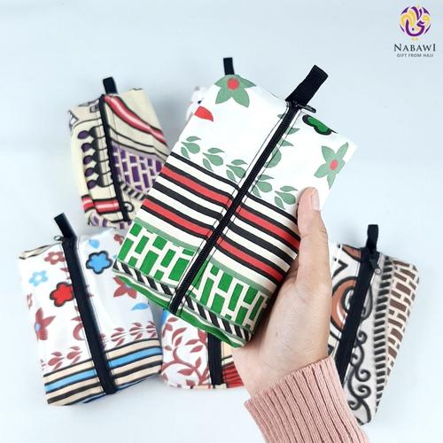 Foto Produk Sajadah Travel Pouch Motif Bahan Silk Souvenir Pernikahan Tahlilan - Random dari Oleh Oleh Haji