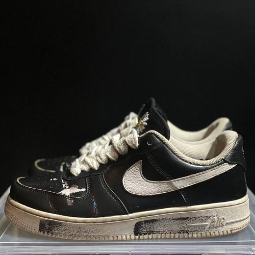 blue white vapormax plus