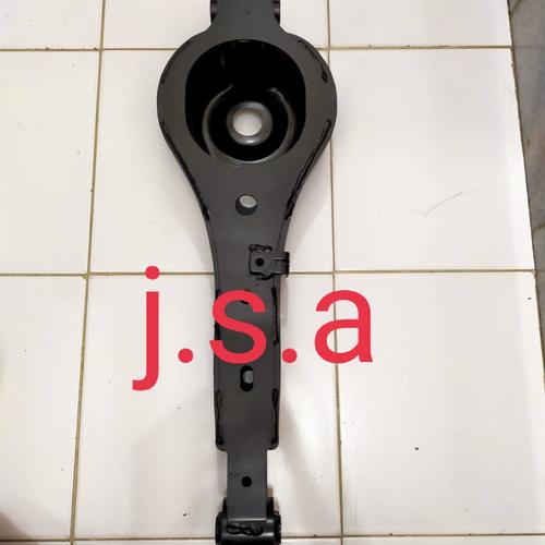 Gambar Lower Arm belakang/dudukan perkeong belakang Toyota Innova/Fortuner dari Jaya Sakti Autopart Jakarta Utara Tokopedia