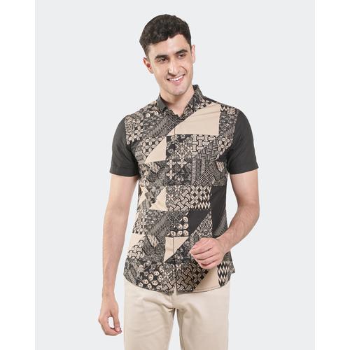 Gambar MANZONE Kemeja Batik Pria Lengan Pendek Comfort Fit Bimasena-Black - S dari Manzone Official Store Kota Tangerang Selatan Tokopedia