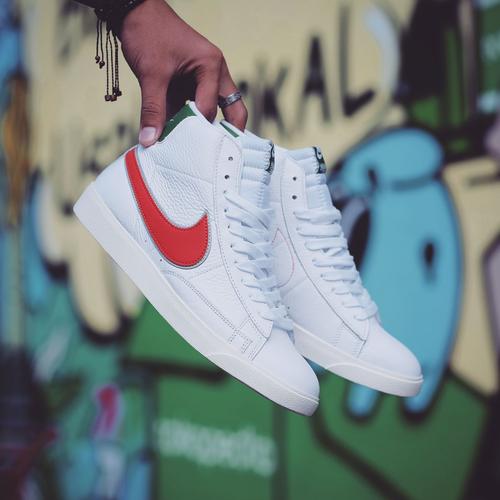nike blazer stranger things on feet
