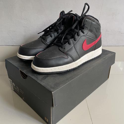 Jual Air Jordan 1 Mid Black Gym Red EUR 39 SECOND - Kota Tangerang Selatan  - Rumah Soe | Tokopedia