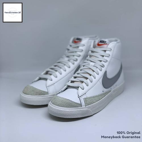 nike blazer white silver