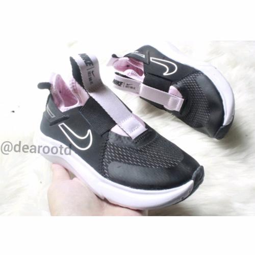 nike flex runner black and pink