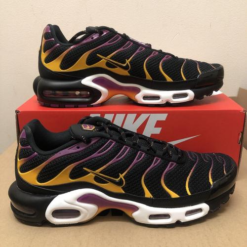 black and gold air max tn