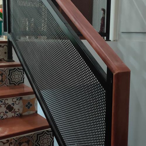 Jual Railing pegangan tangga kayu 5x6,5cm lurus terpasang +pengecatan ...