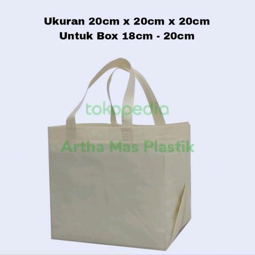 Tas Spunbond Handle Goodie Bag Kotak Uk 20x20 cm di Artha Mas Plastik  Tokopedia
