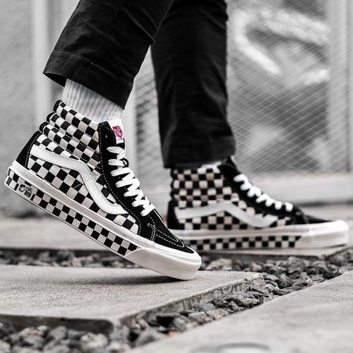 vans mid top checkerboard