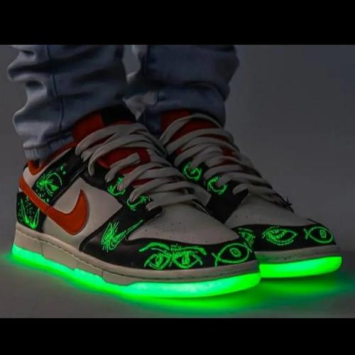 Nike Dunk Low PRM Halloween Glow in 