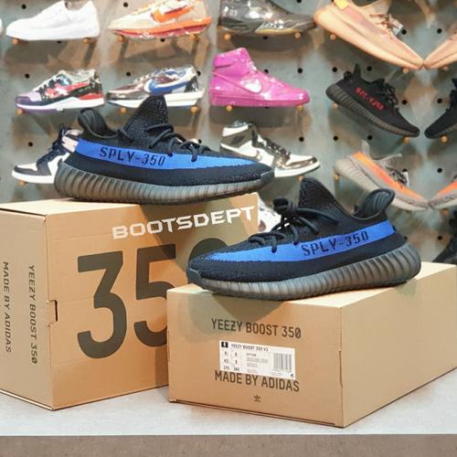 yeezy 350 total black