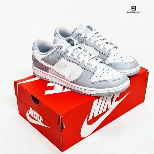 grey white dunk low