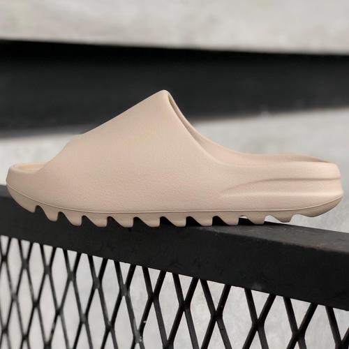 yeezy slide 700