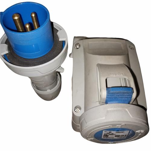 Legrand 555354 Presa Esterna 2P+T 16A IP67 – Colore Blu, In Plastica, Per Esterni E Ambienti Umidi | Scatola Presa CEE 200-250V
