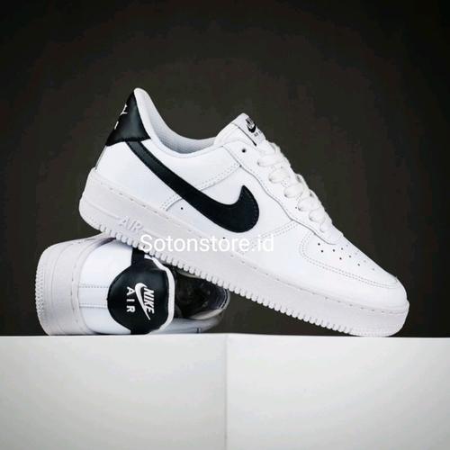 Jual *NIKE AIR FORCE 1 LOW WHITE BLACK* - 39 - Kota Tangerang Selatan -  Sotonstore | Tokopedia