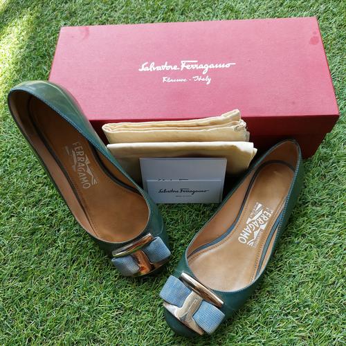 ferragamo flat shoes