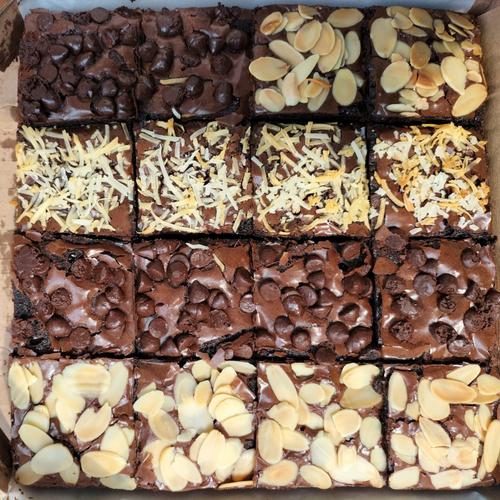 Jual FUDGY BROWNIES BROWNIES SEKAT BROWNIES PANGGANG UKURAN 20x20 Coklat, 20x20 isi 25