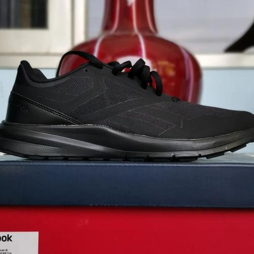 black reebok runners