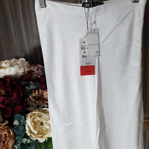 white skirt women