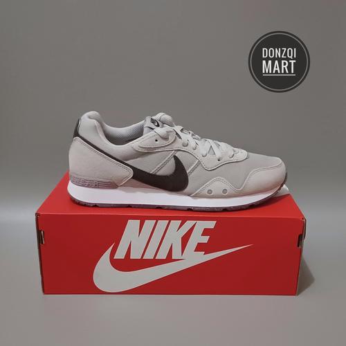 nike venture runner red