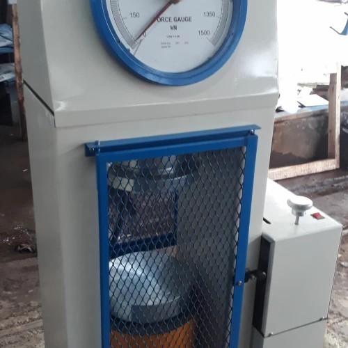 Jual Electric Compression Machine 1500 kN / alat uji tekan beton Analog ...