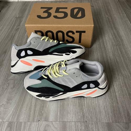 yeezy wave runner size 11