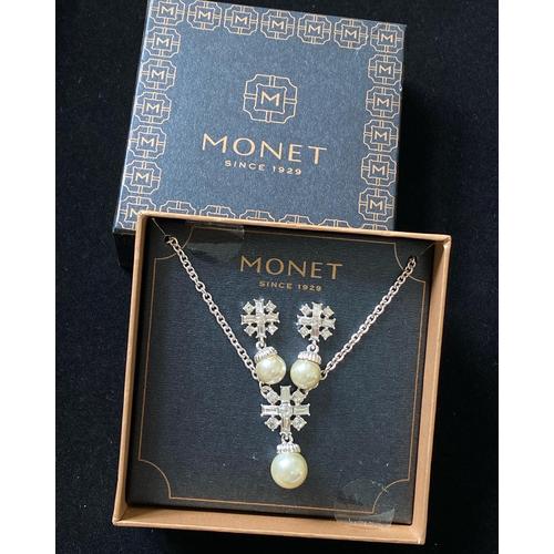 Modern Monet Faux Pearl Set Necklace 