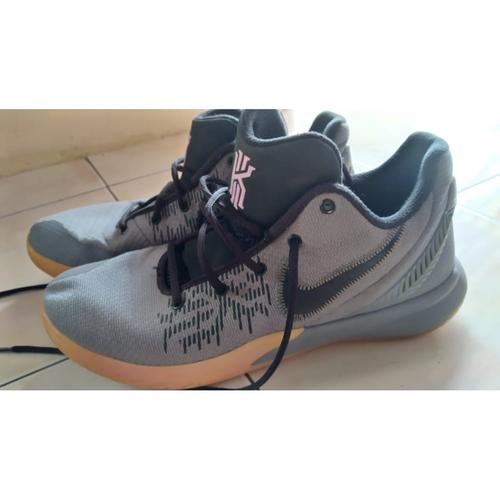 kyrie flytrap size 5