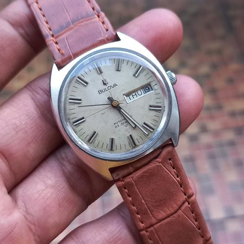 Jual Bulova red hair cross dial 11 anac 