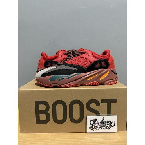 red yeezy boost 700