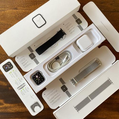 m 逃げ込める Apple Watch 本体 series 4 バッテリー100% 424e