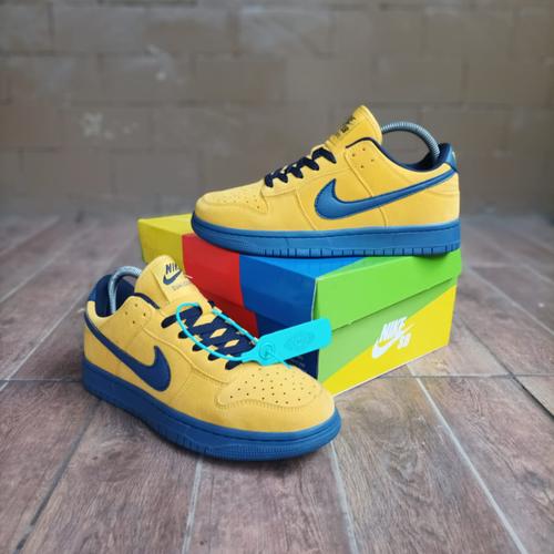 nike dunk yellow navy