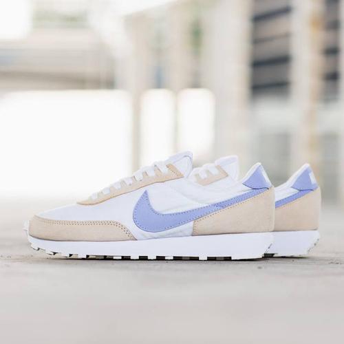 white nike daybreak