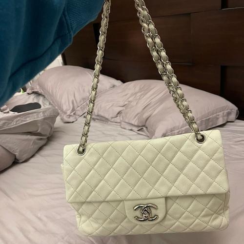 jumbo quilted chanel bag