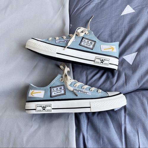sneakers light blue