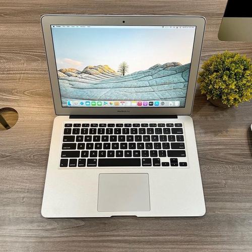 2017 MacBook Air13インチi58GB 251GB 新品バッテリー