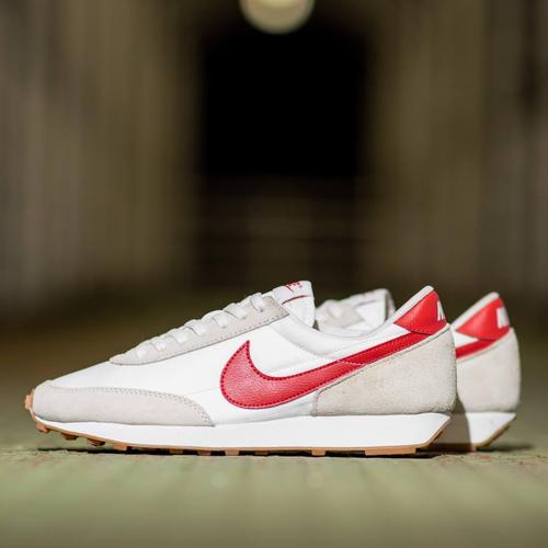 nike day break red