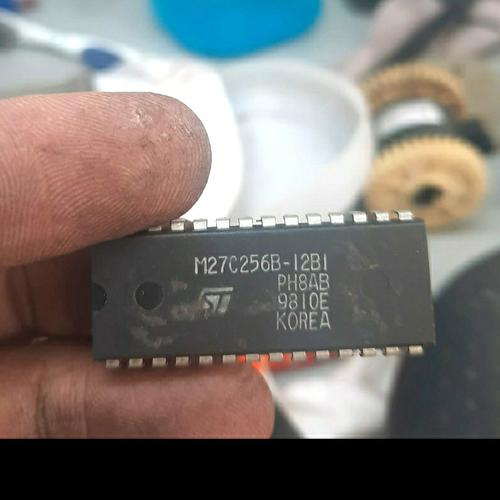 Il Trasporto Libero 10 Pz Nuovo ST M27C512-12F1 M27C512-10F1 M27C512 27C512 DIP-28 EPROM IC CHIPS Drive IC - Foto 8