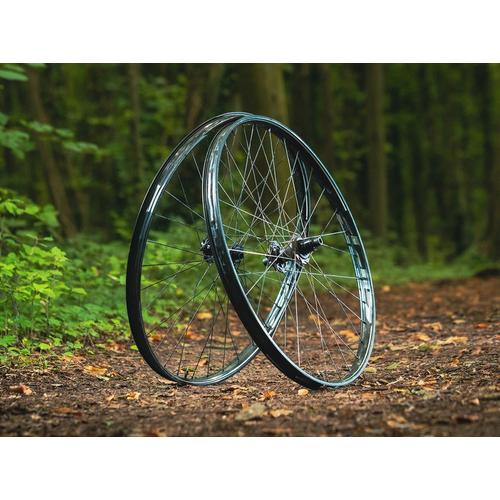 ZIPP 3ZERO MOTO - Neue Carbon-Laufräder ohne Hohlkammer